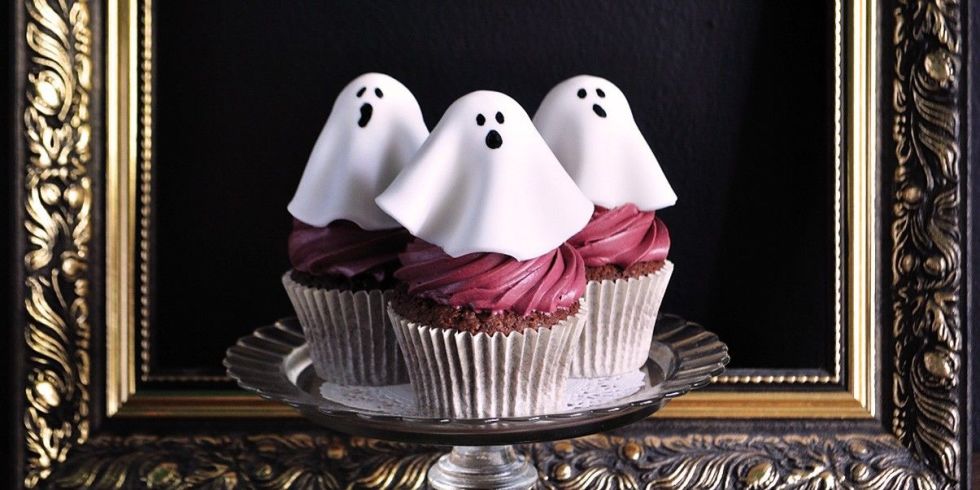 these adorable ghouls are so easy to make even those who only dare to decorate - Decorated Halloween Cupcakes these adorable ghouls are so easy to make even those who only dare to decorate - Decorated Halloween Cupcakes