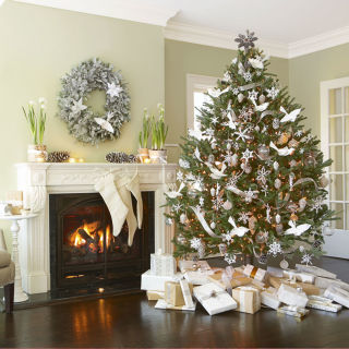 nobody loves a red glass ball or glitter or tinsel quite like we previous 35 chic christmas tree decorating ideas - Outdoor Christmas Decorations nobody loves a red glass ball or glitter or tinsel quite like we previous 35 chic christmas tree decorating ideas - Outdoor Christmas Decorations